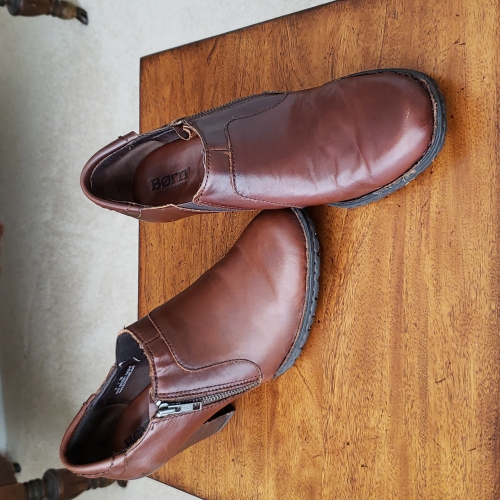 Born chestnut brown ankle boots, size 8